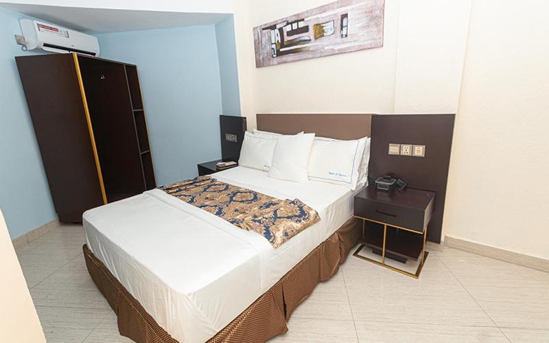 Hotel Le Figaro دوالا المظهر الخارجي الصورة